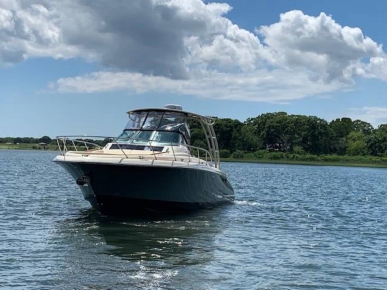 A photo of this 2018 Chris-Craft Launch 38