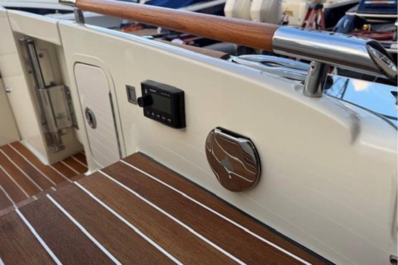 A photo of this 2022 Chris-Craft Launch 25 GT
