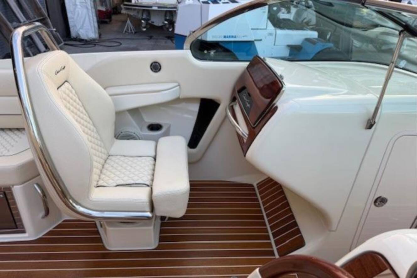 A photo of this 2022 Chris-Craft Launch 25 GT