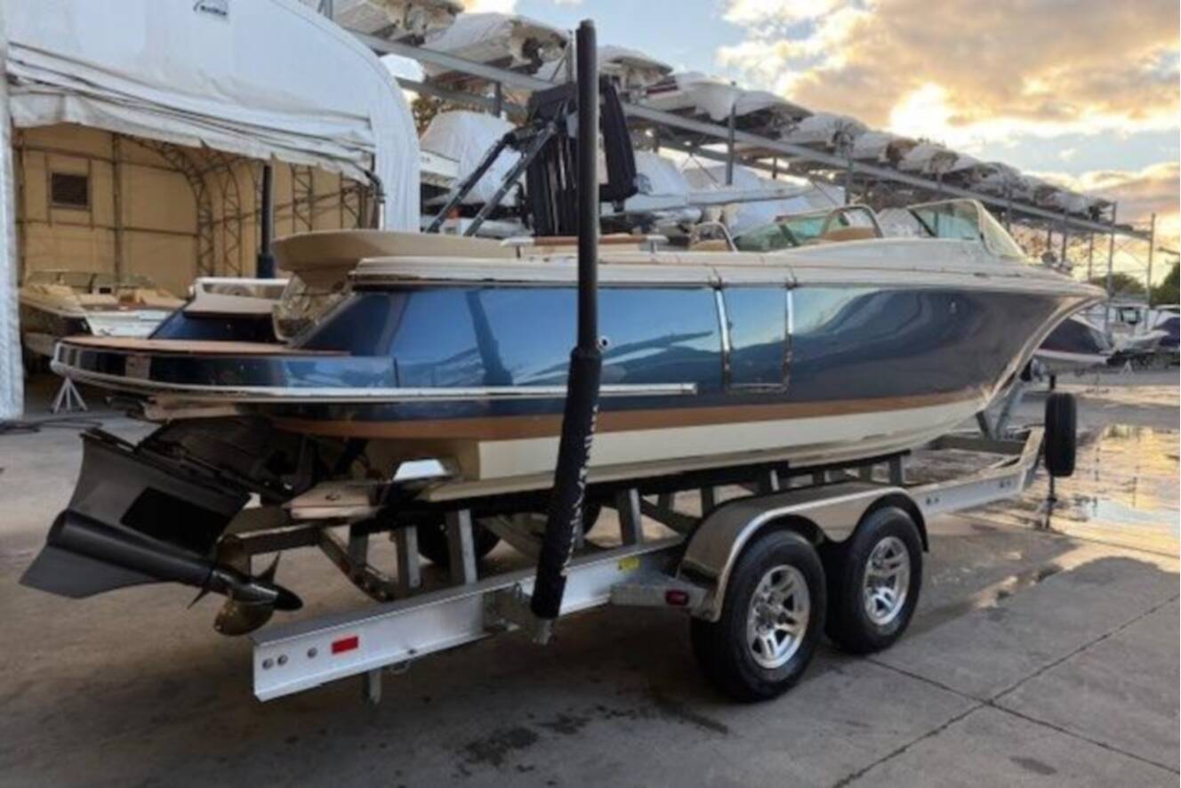 A photo of this 2022 Chris-Craft Launch 25 GT