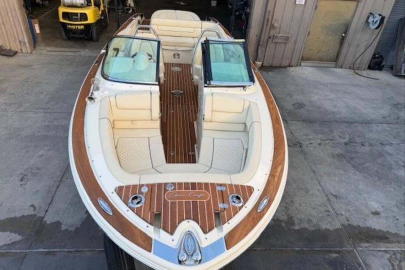A photo of this 2022 Chris-Craft Launch 25 GT