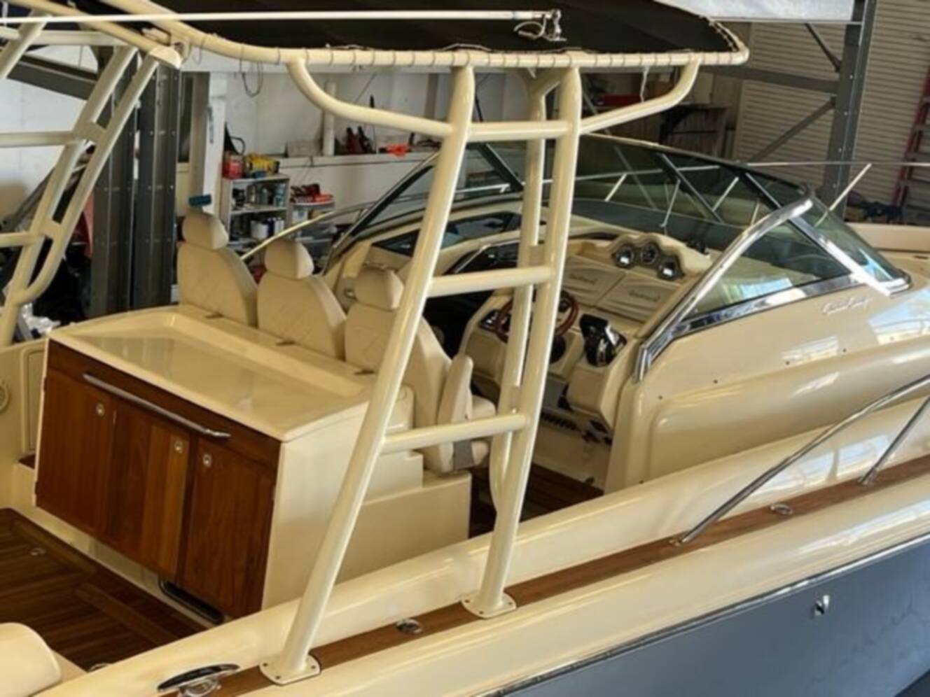 A photo of this 2018 Chris-Craft Launch 38