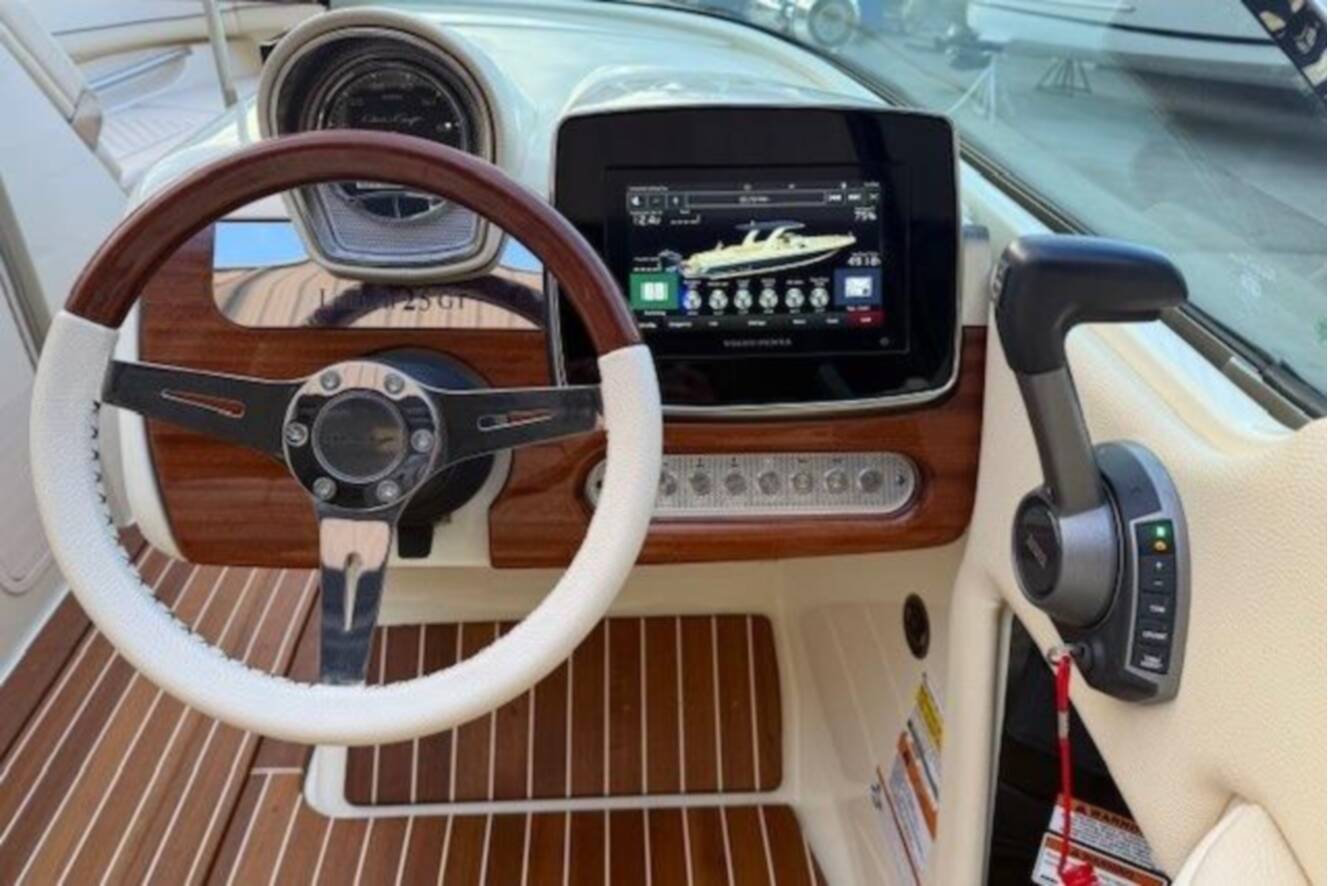 A photo of this 2022 Chris-Craft Launch 25 GT