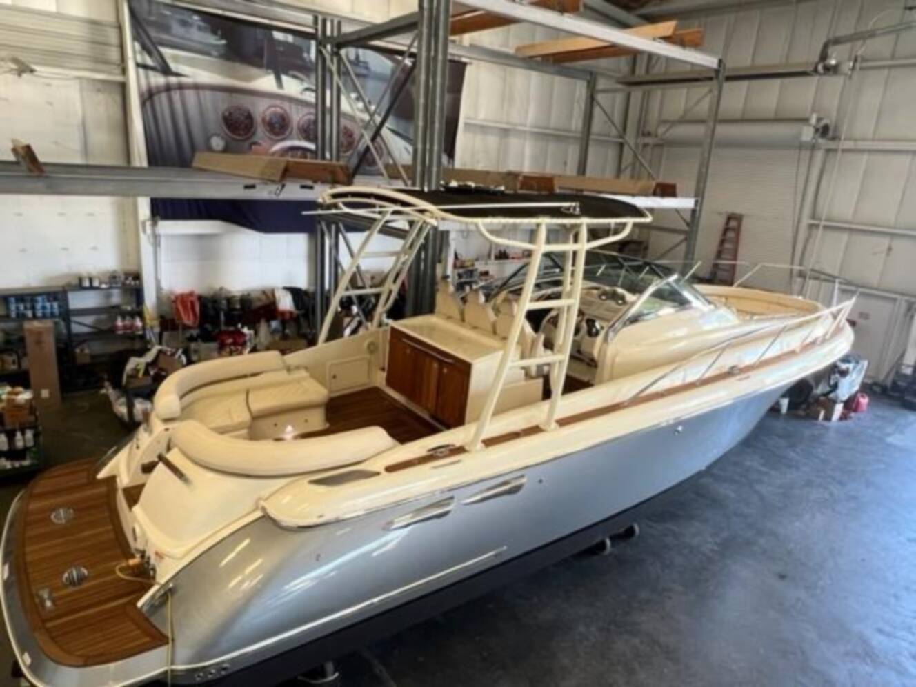 A photo of this 2018 Chris-Craft Launch 38