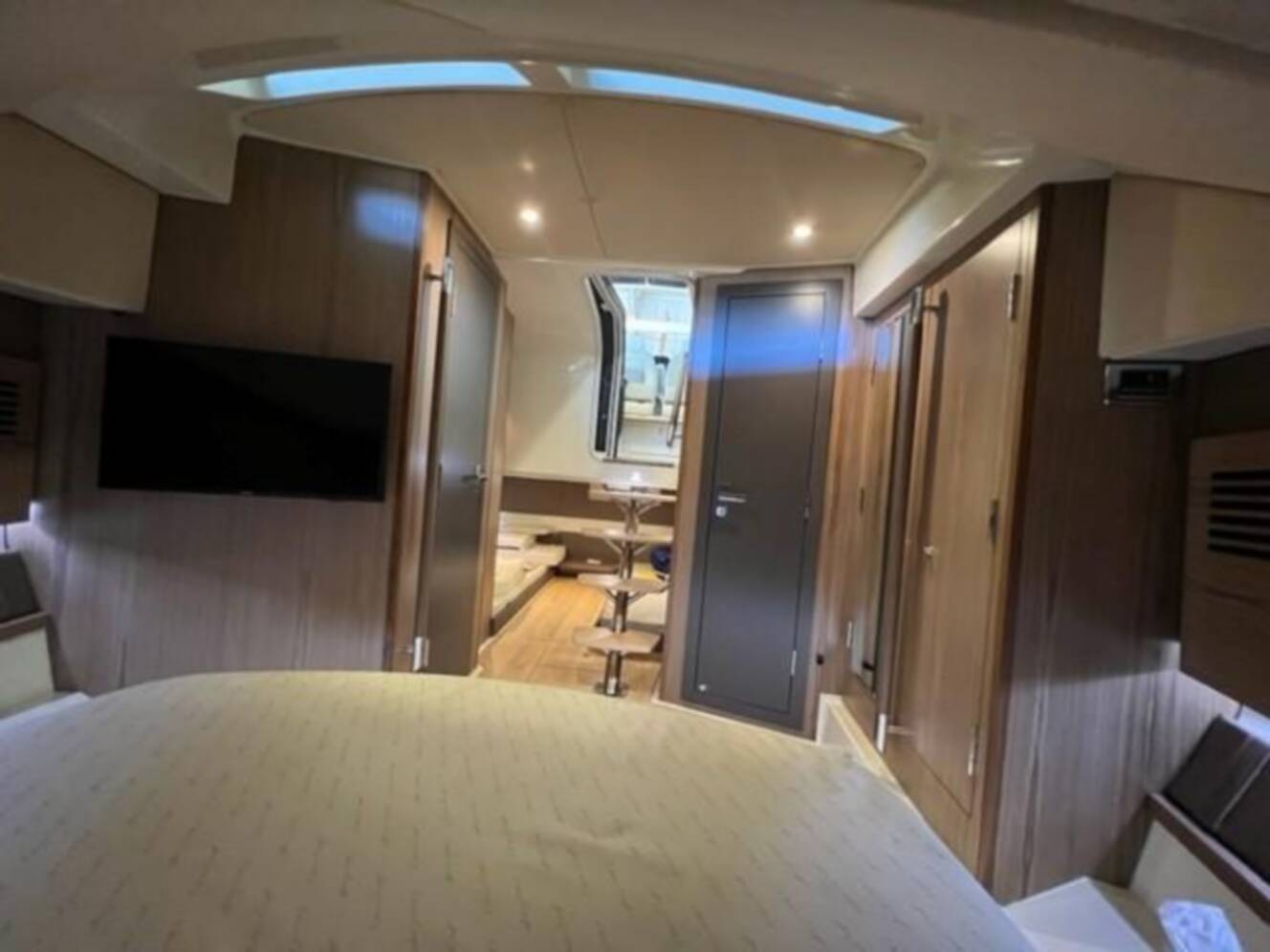 A photo of this 2018 Chris-Craft Launch 38