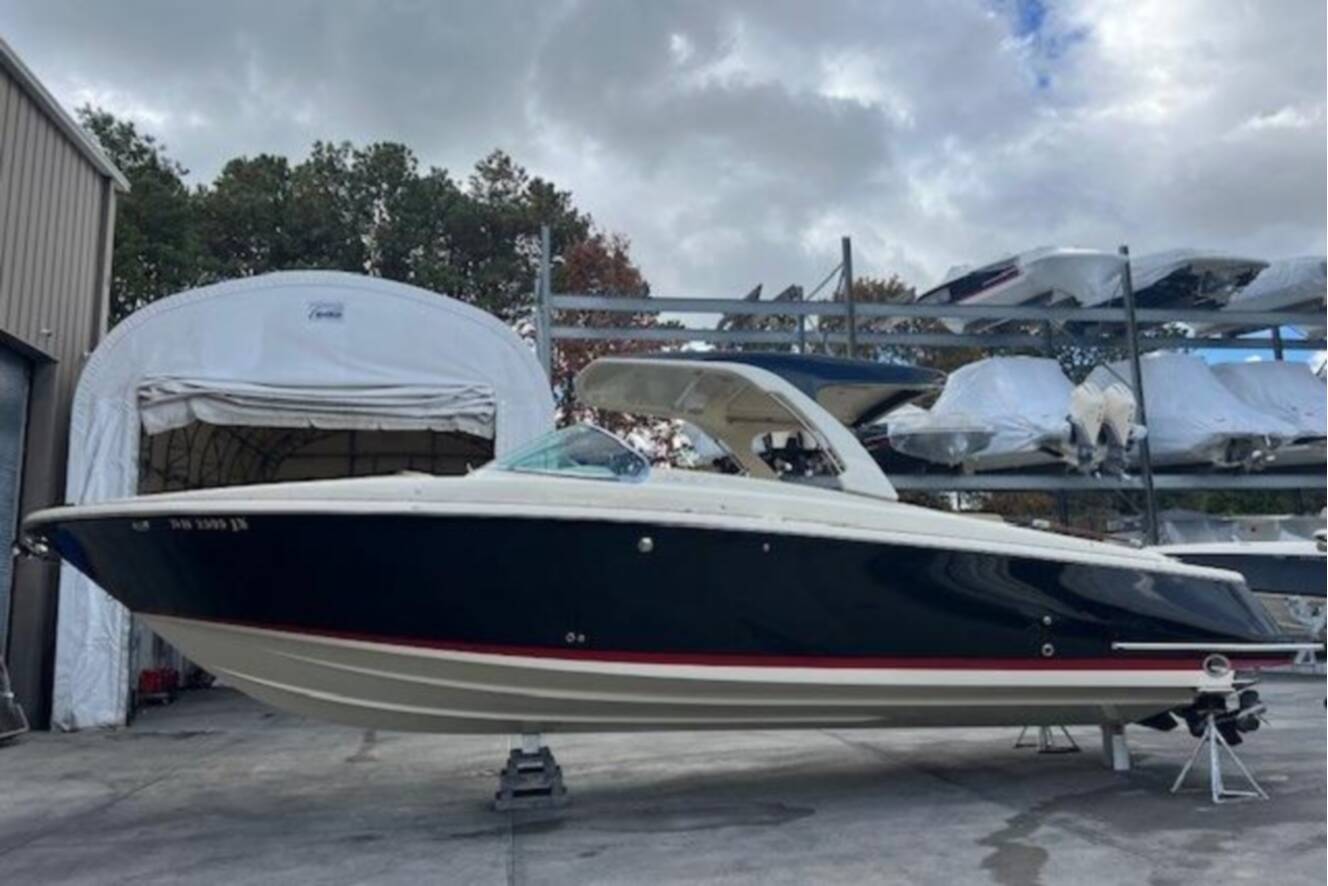 A photo of this 2021 Chris-Craft Launch 35 GT