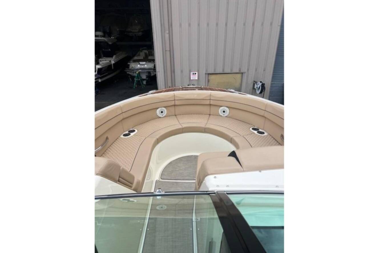 A photo of this 2021 Chris-Craft Launch 35 GT