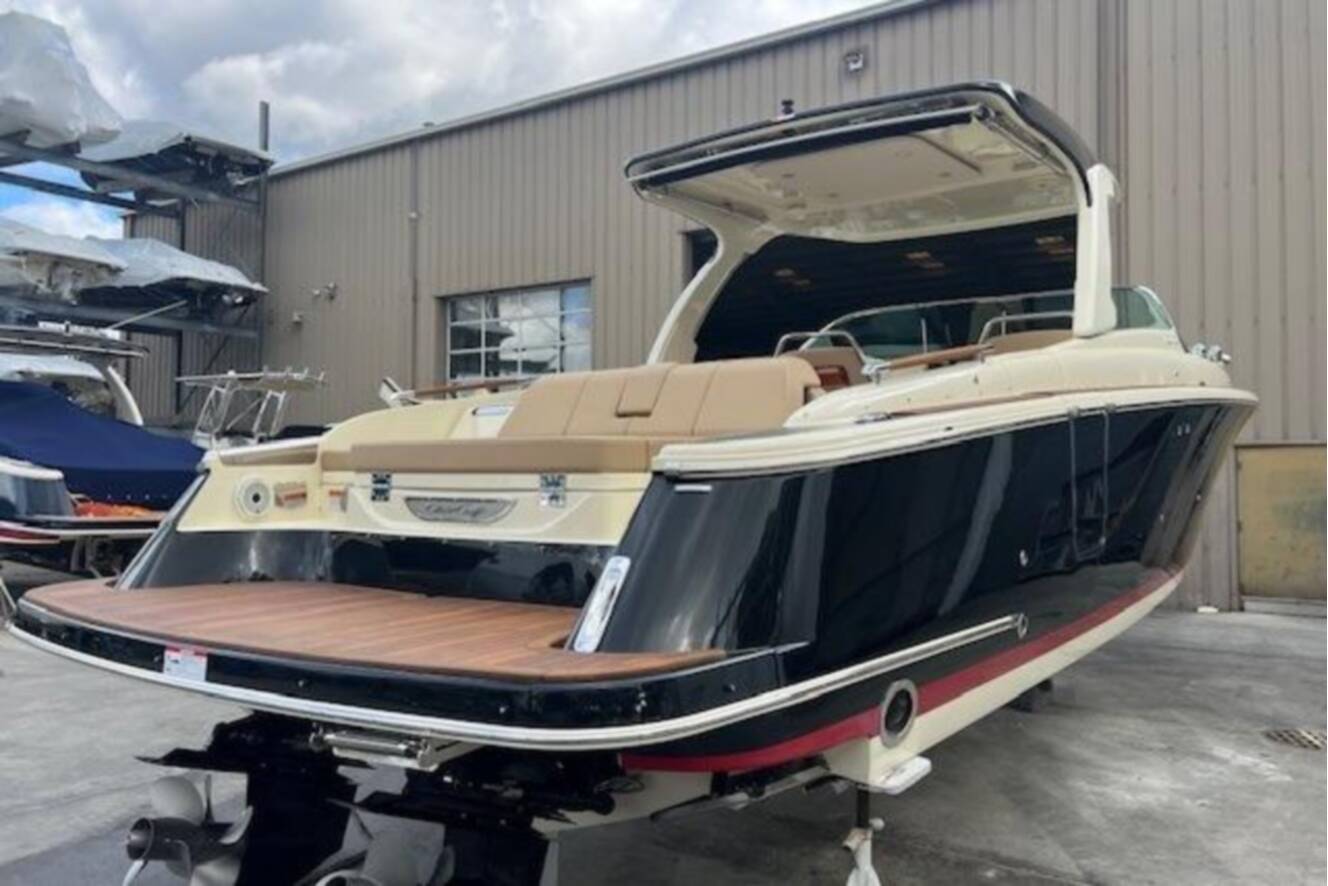 A photo of this 2021 Chris-Craft Launch 35 GT