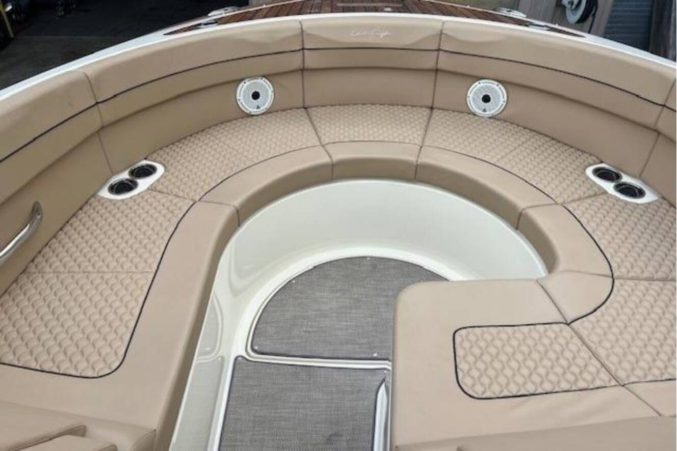 A photo of this 2021 Chris-Craft Launch 35 GT
