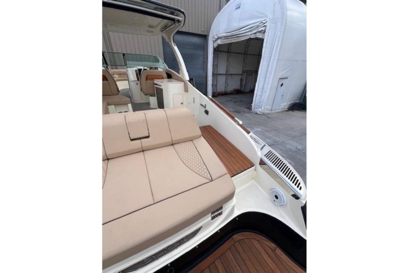 A photo of this 2021 Chris-Craft Launch 35 GT