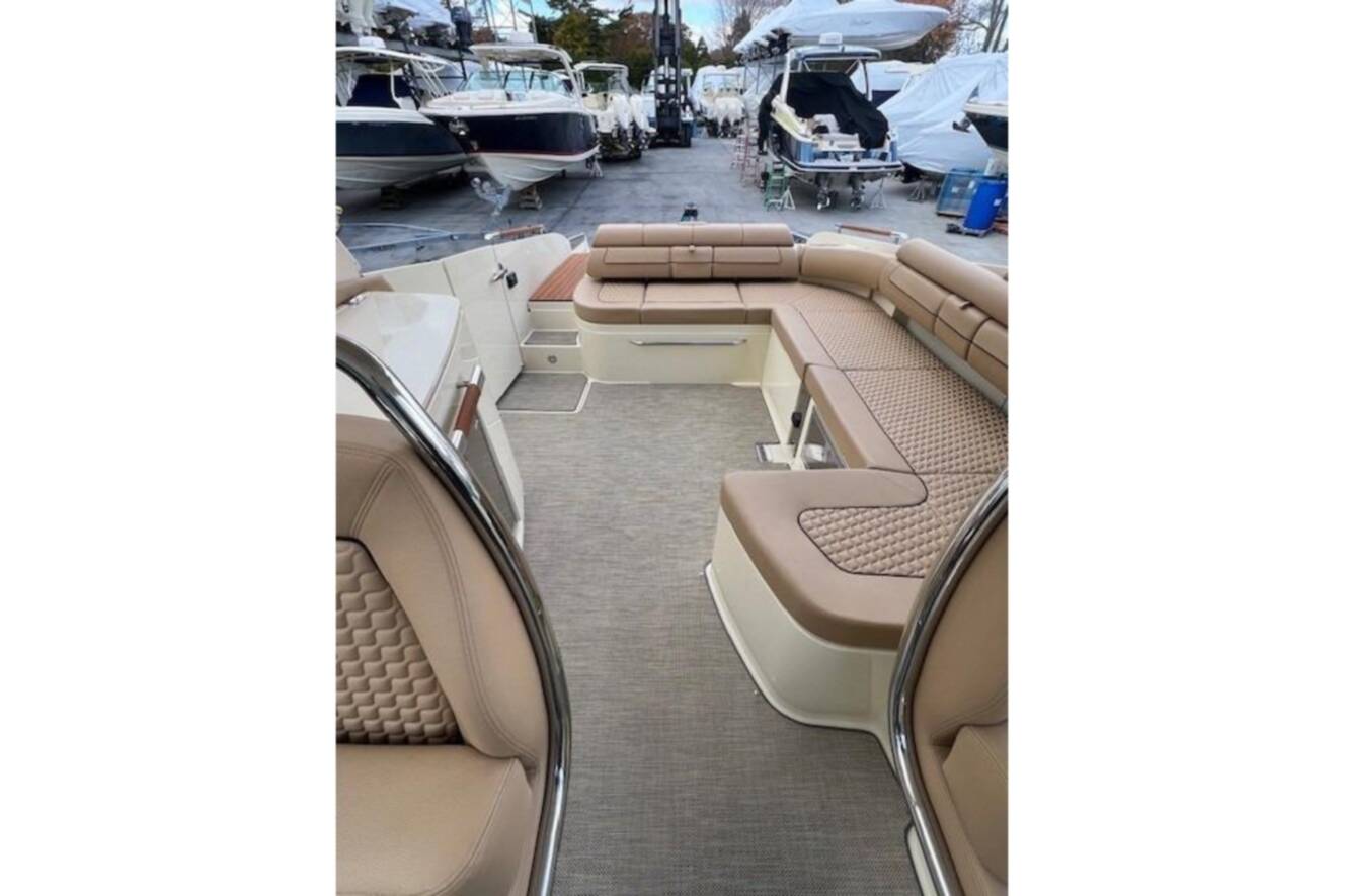 A photo of this 2021 Chris-Craft Launch 35 GT