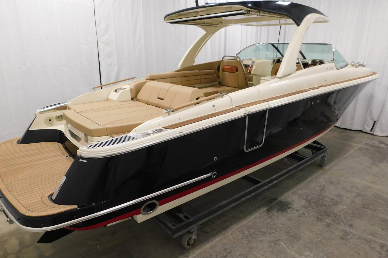 A photo of this 2021 Chris-Craft Launch 35 GT