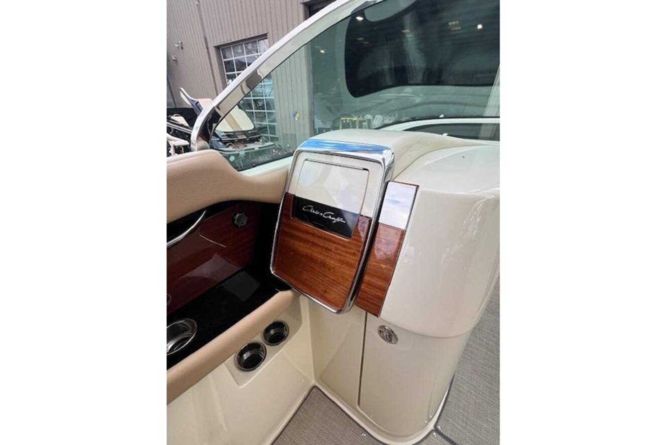 A photo of this 2021 Chris-Craft Launch 35 GT
