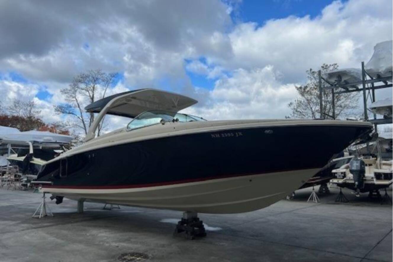 A photo of this 2021 Chris-Craft Launch 35 GT