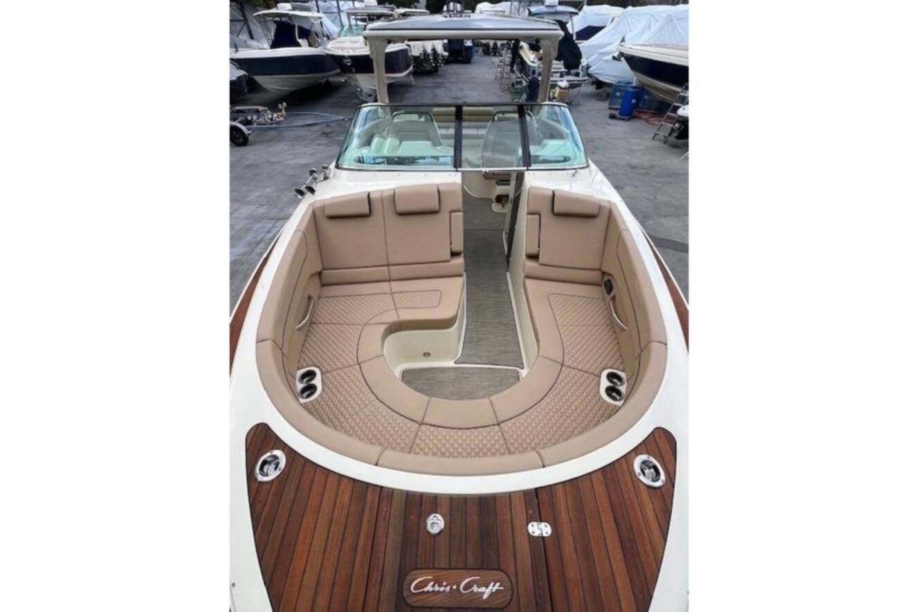 A photo of this 2021 Chris-Craft Launch 35 GT