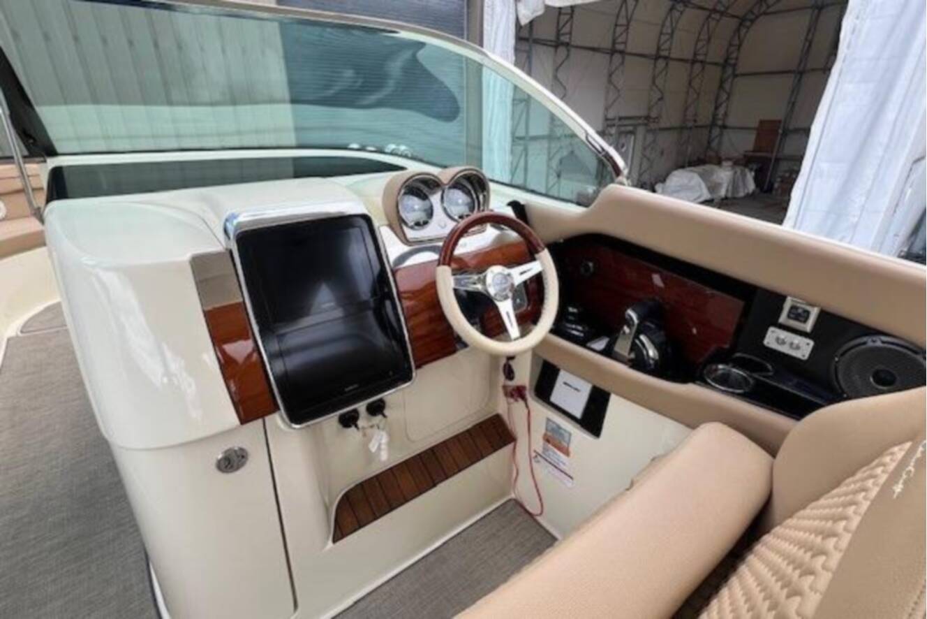 A photo of this 2021 Chris-Craft Launch 35 GT