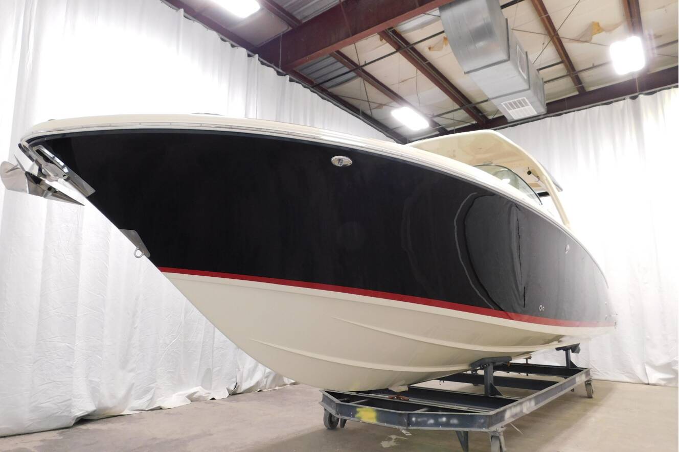 A photo of this 2021 Chris-Craft Launch 35 GT