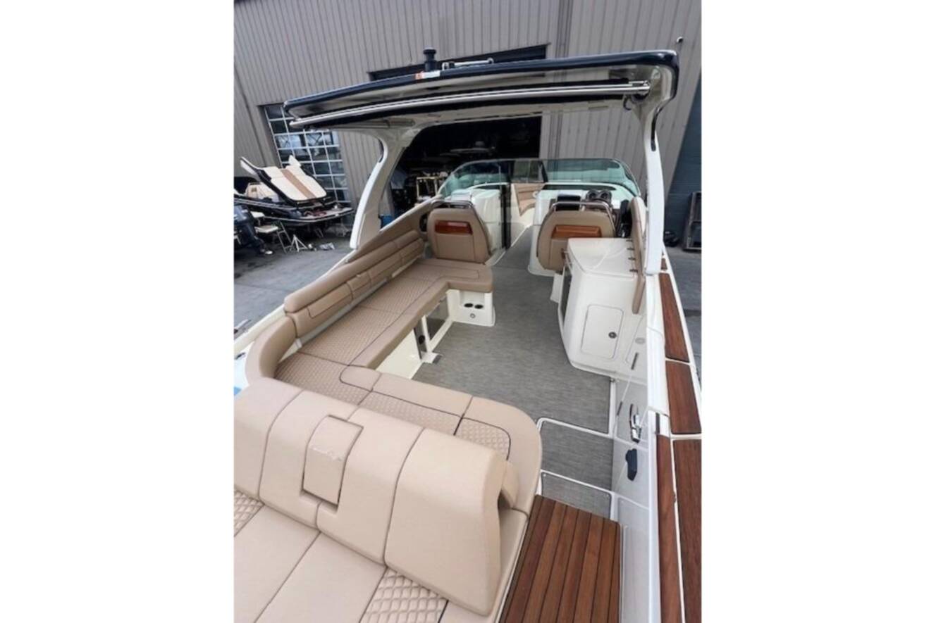 A photo of this 2021 Chris-Craft Launch 35 GT