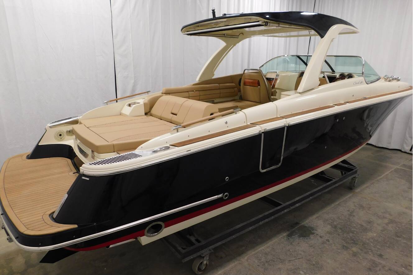 A photo of this 2021 Chris-Craft Launch 35 GT