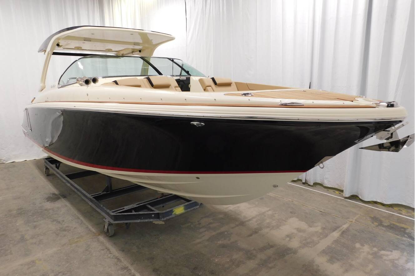 A photo of this 2021 Chris-Craft Launch 35 GT