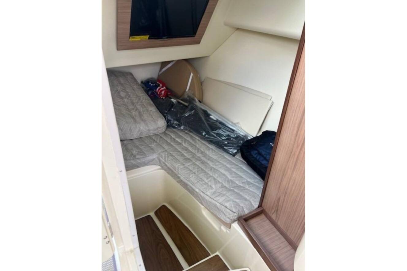 A photo of this 2021 Chris-Craft Launch 35 GT