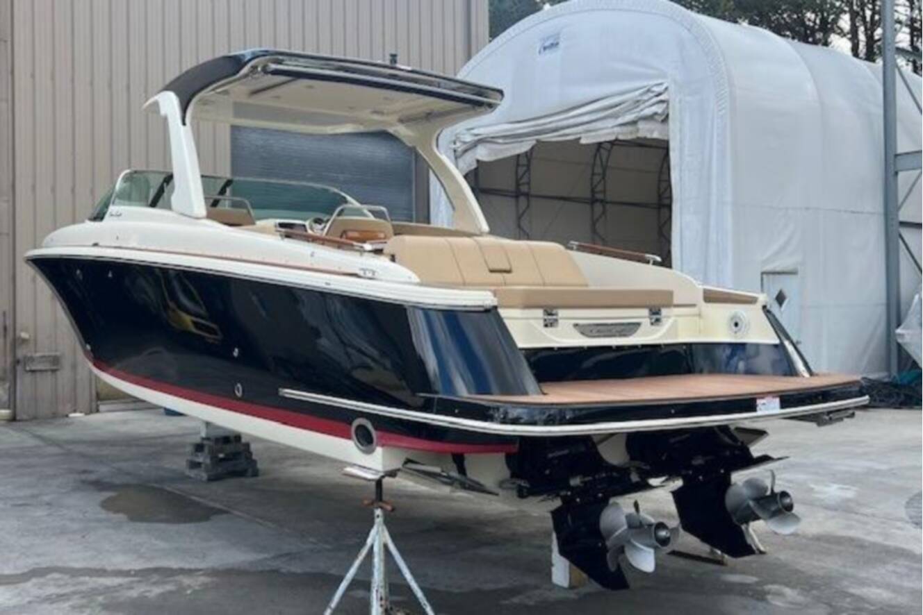 A photo of this 2021 Chris-Craft Launch 35 GT