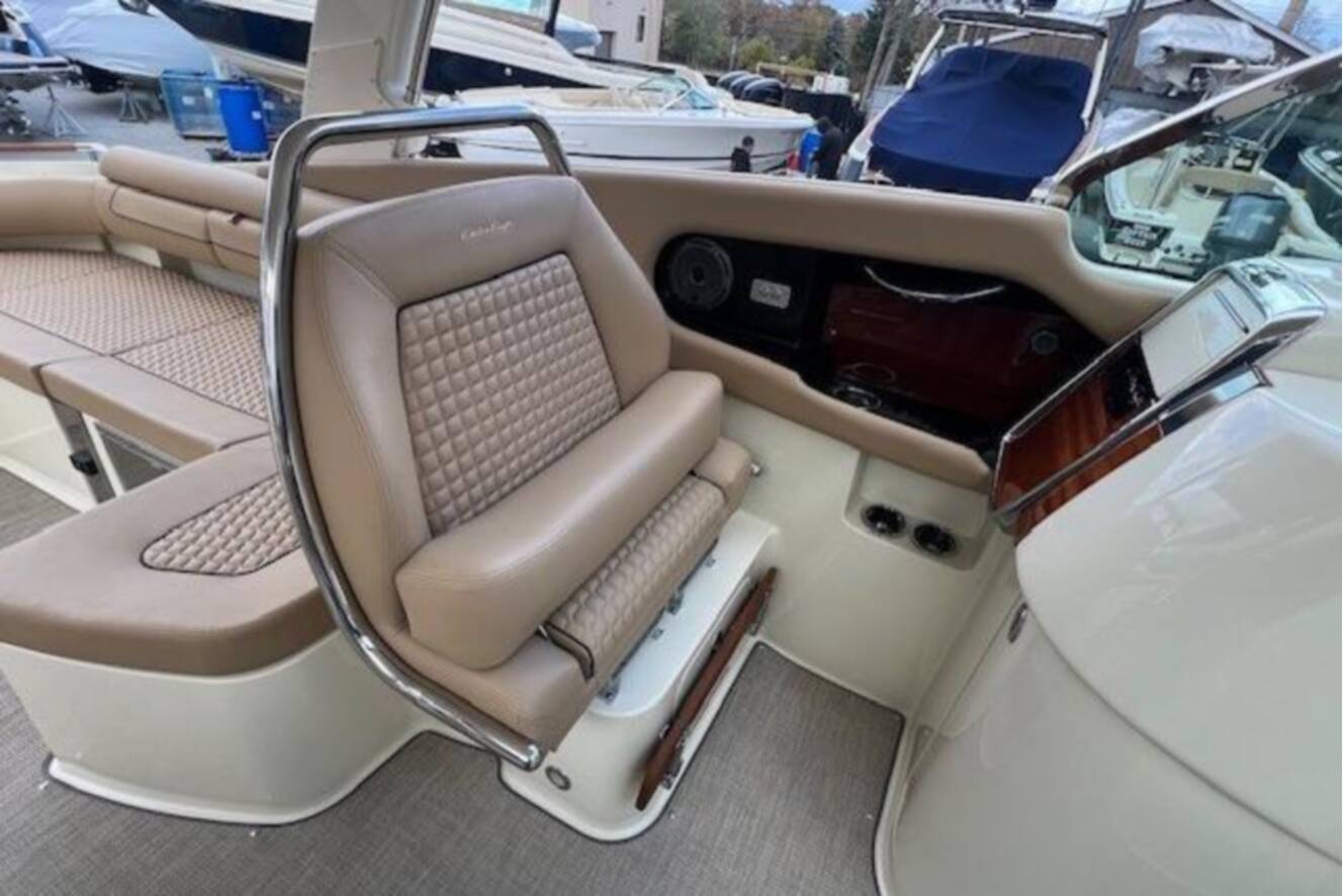A photo of this 2021 Chris-Craft Launch 35 GT
