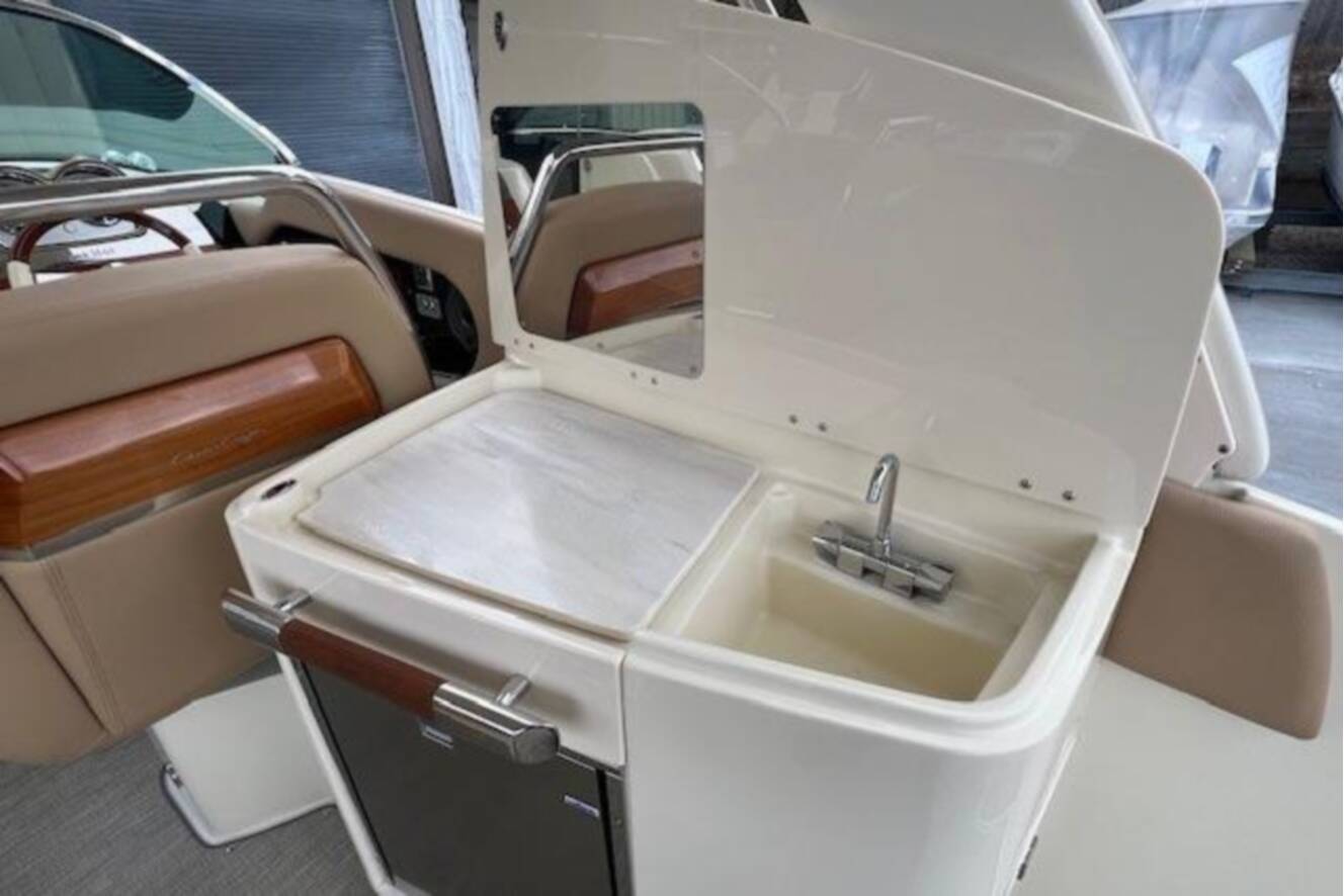 A photo of this 2021 Chris-Craft Launch 35 GT