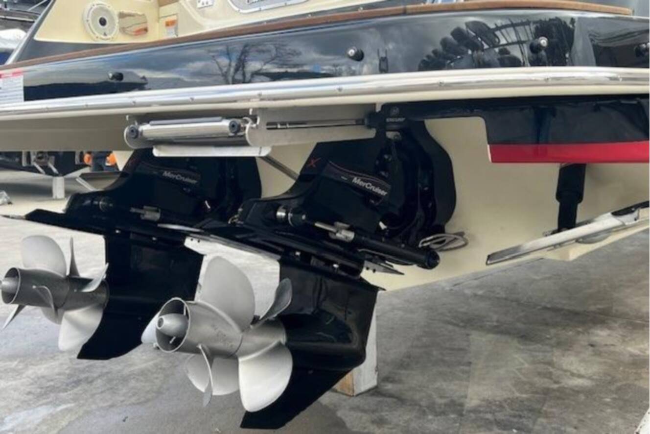 A photo of this 2021 Chris-Craft Launch 35 GT