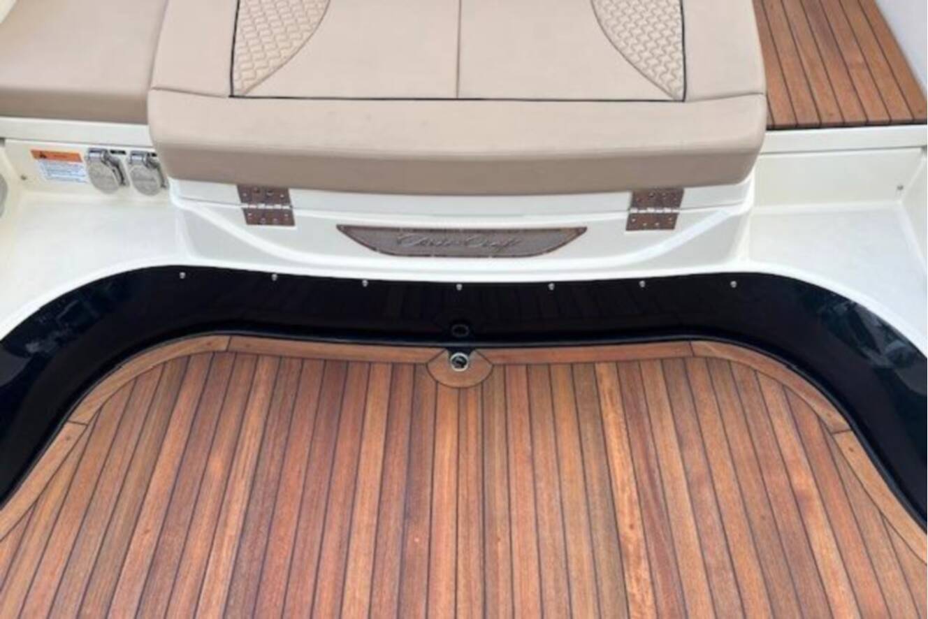 A photo of this 2021 Chris-Craft Launch 35 GT