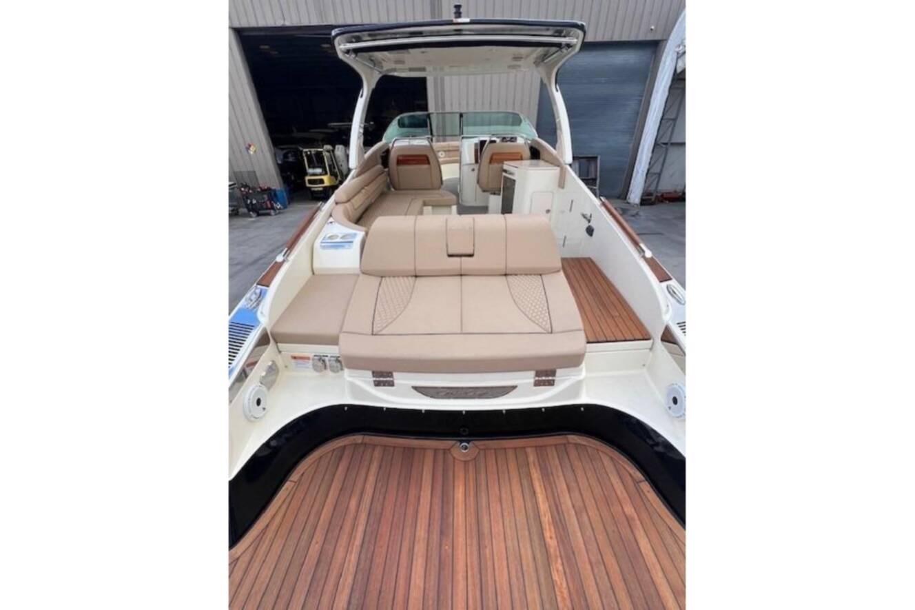 A photo of this 2021 Chris-Craft Launch 35 GT