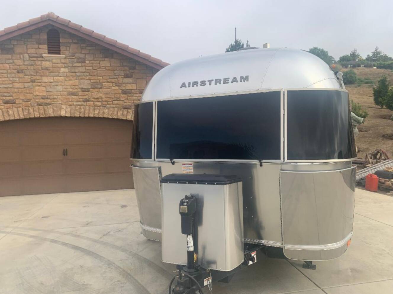 A photo of this 2019 Airstream FLYING CLOUD 25RB QUEEN