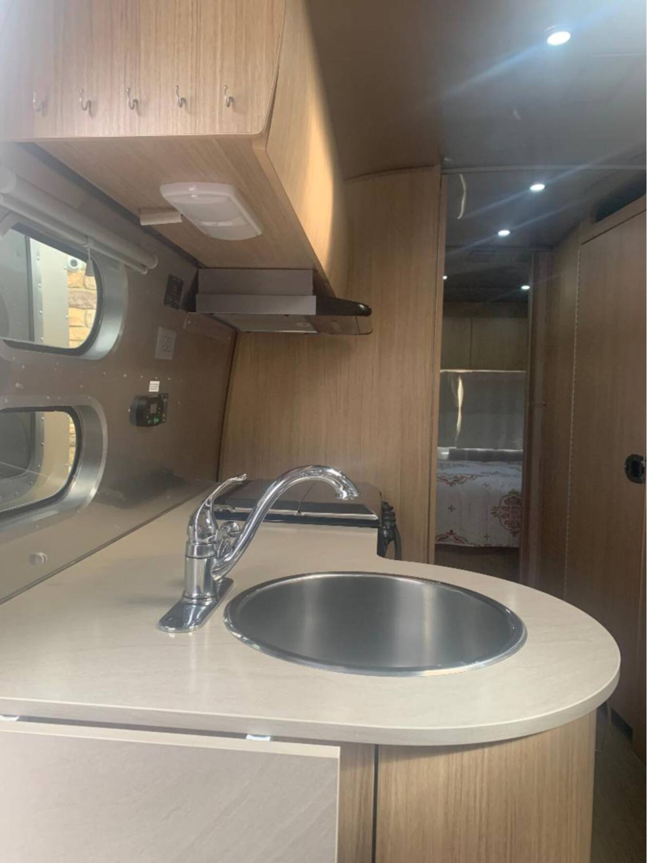 A photo of this 2019 Airstream FLYING CLOUD 25RB QUEEN