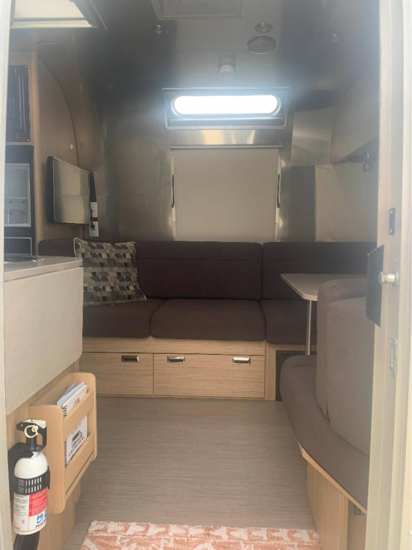 A photo of this 2019 Airstream FLYING CLOUD 25RB QUEEN