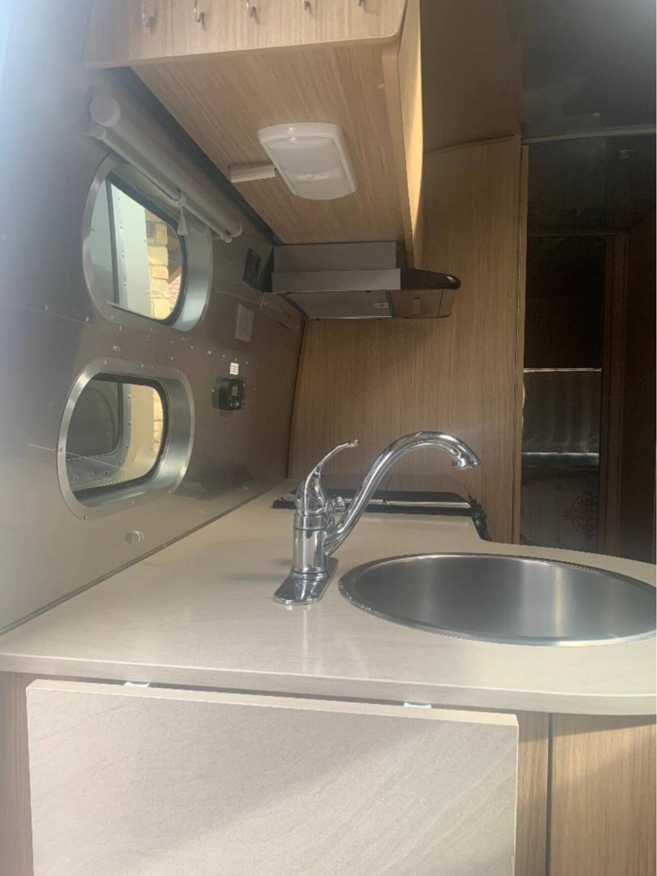 A photo of this 2019 Airstream FLYING CLOUD 25RB QUEEN