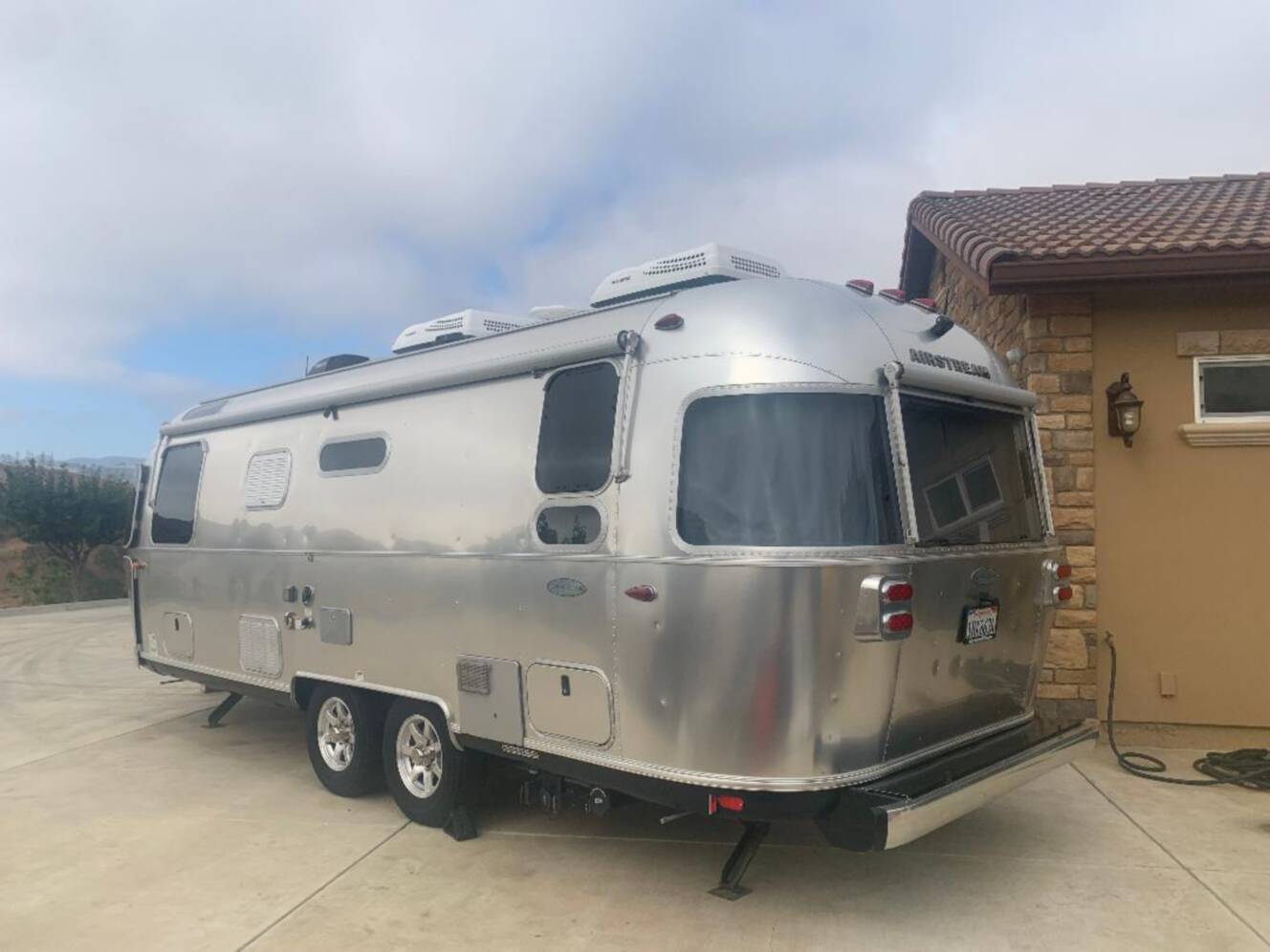 A photo of this 2019 Airstream FLYING CLOUD 25RB QUEEN