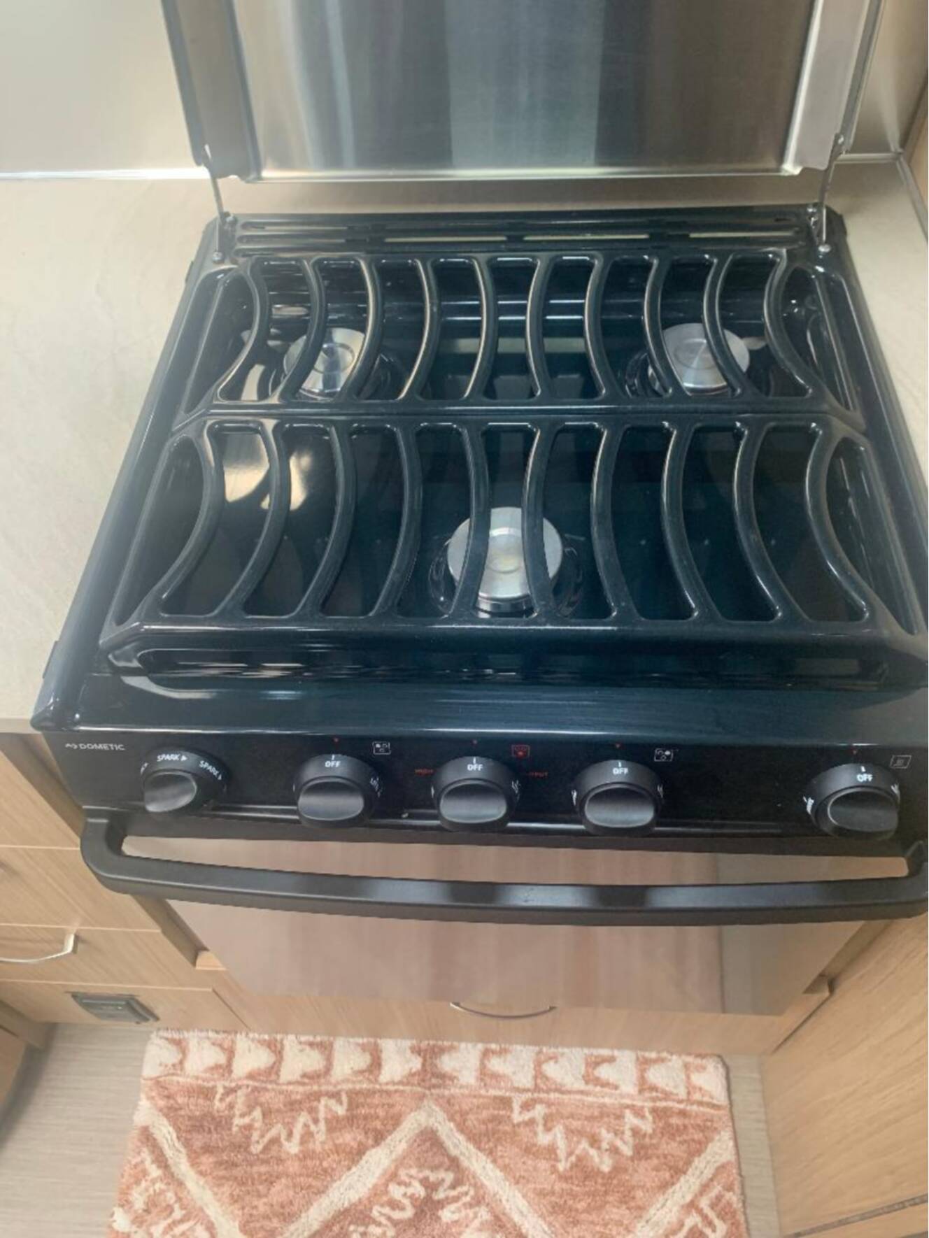A photo of this 2019 Airstream FLYING CLOUD 25RB QUEEN