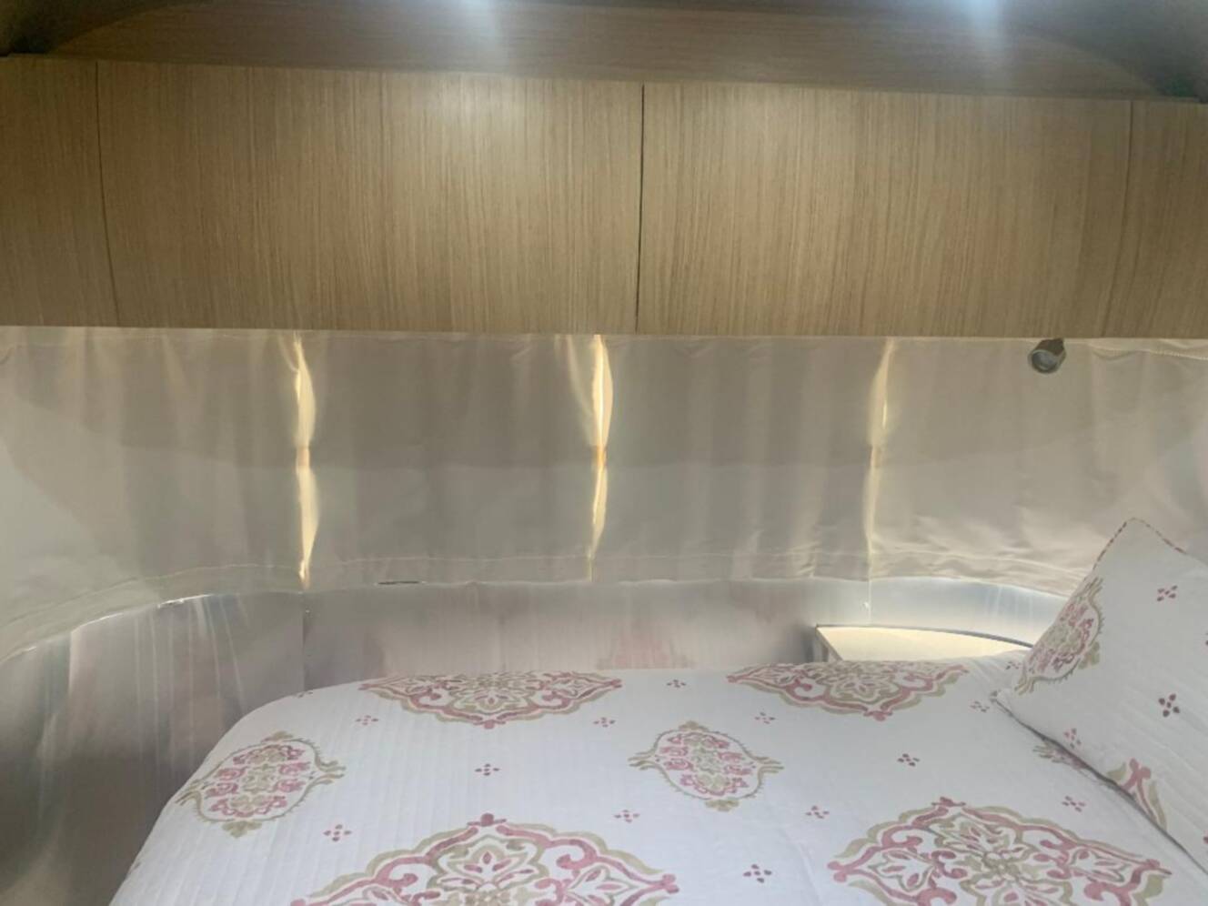 A photo of this 2019 Airstream FLYING CLOUD 25RB QUEEN