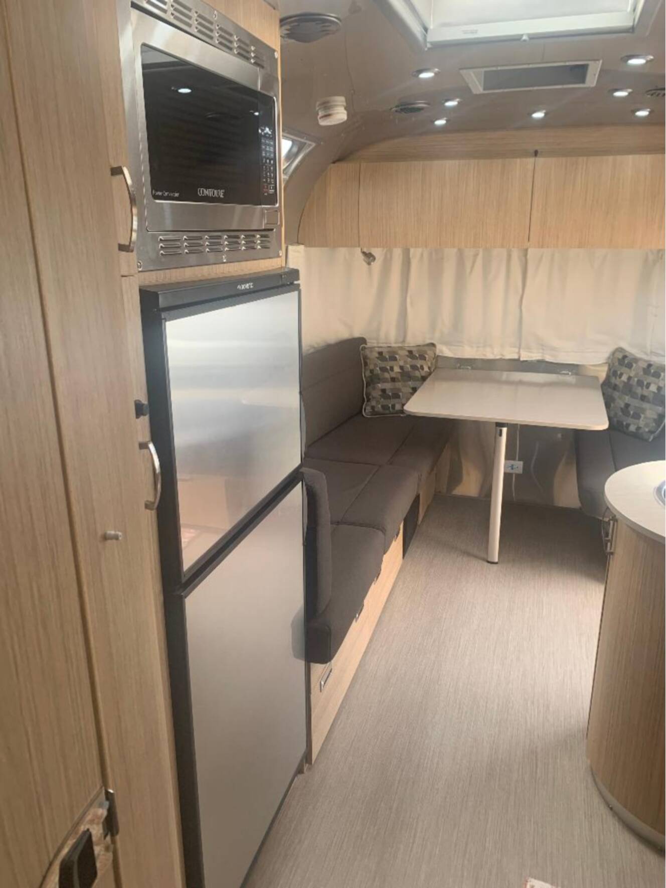 A photo of this 2019 Airstream FLYING CLOUD 25RB QUEEN