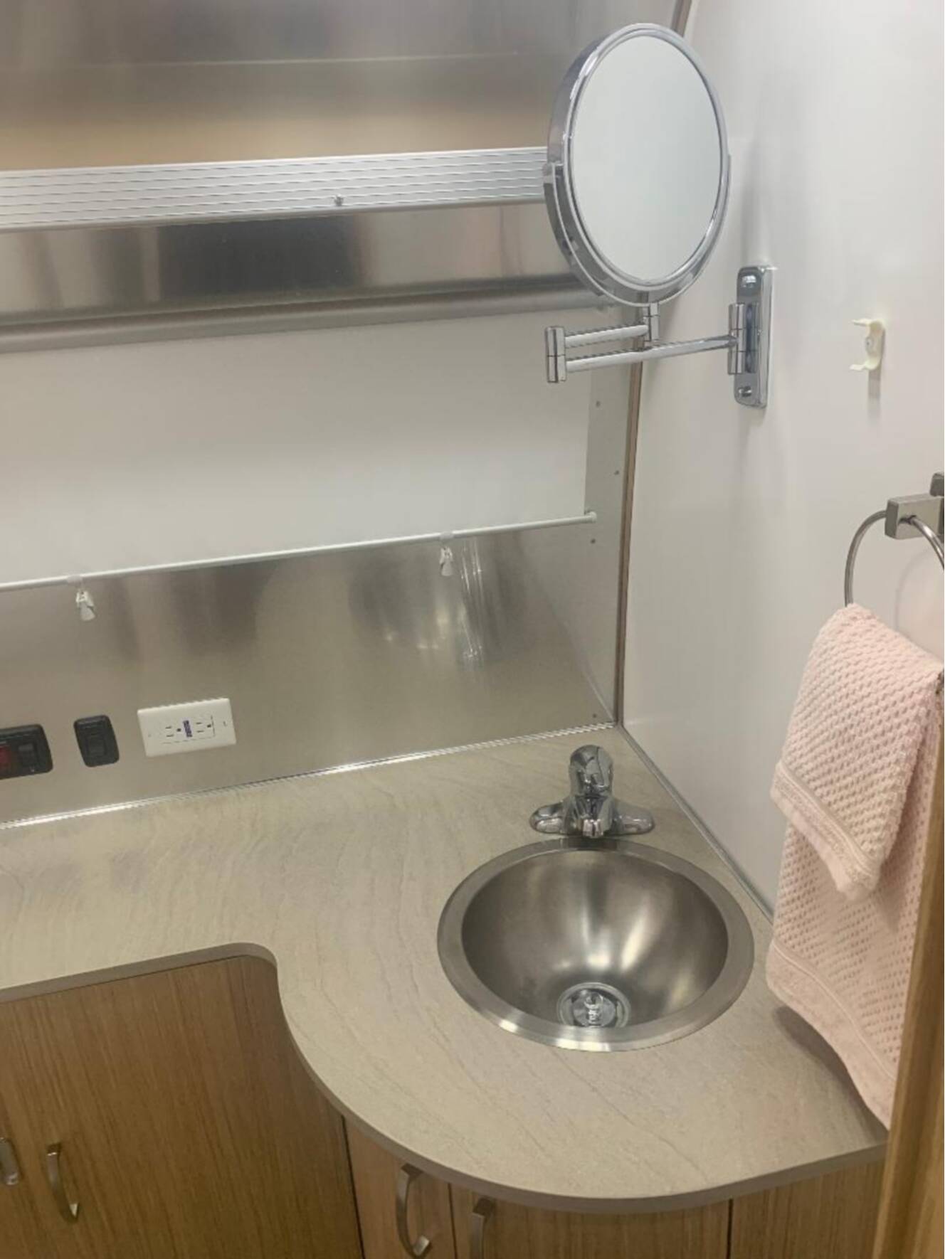 A photo of this 2019 Airstream FLYING CLOUD 25RB QUEEN