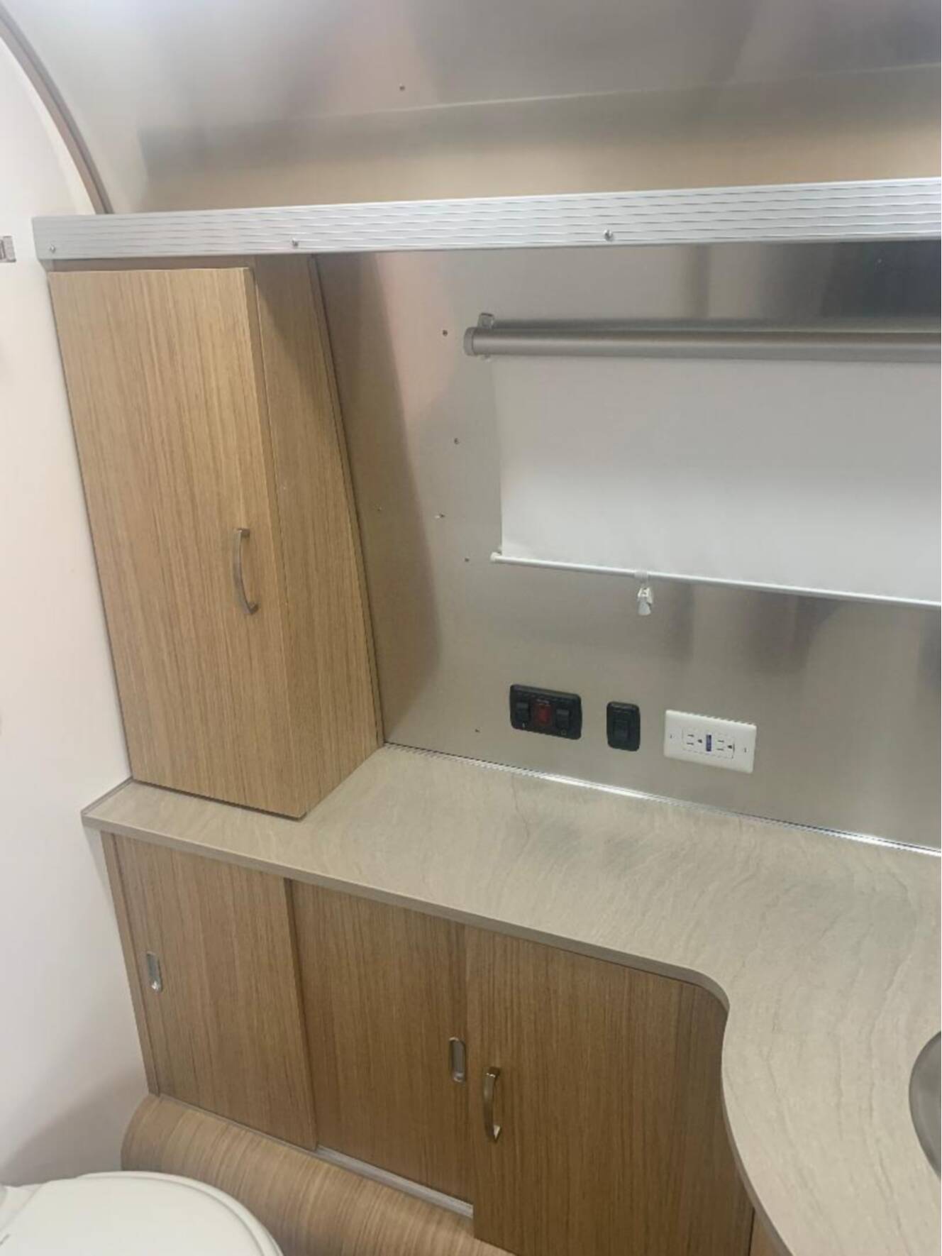 A photo of this 2019 Airstream FLYING CLOUD 25RB QUEEN