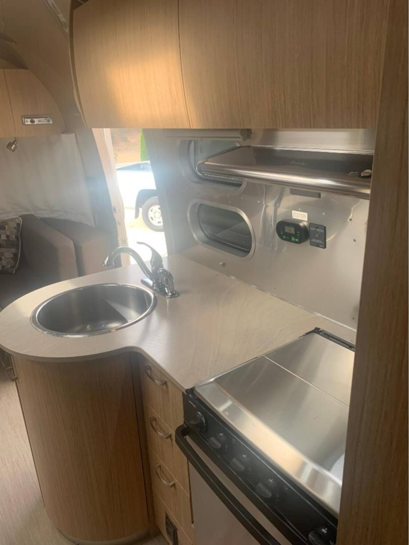 A photo of this 2019 Airstream FLYING CLOUD 25RB QUEEN