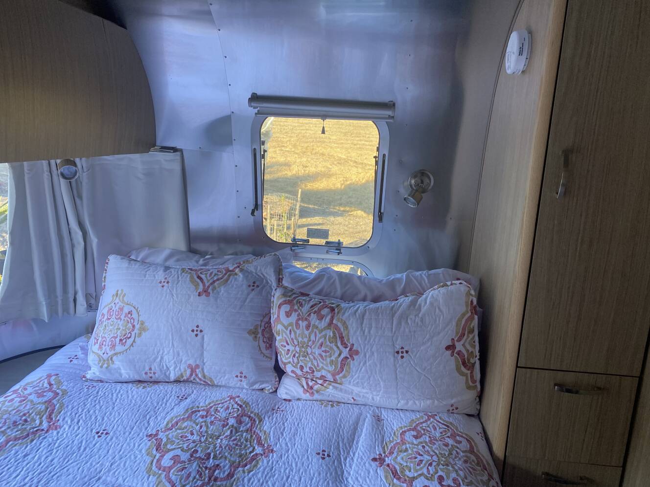 A photo of this 2019 Airstream FLYING CLOUD 25RB QUEEN