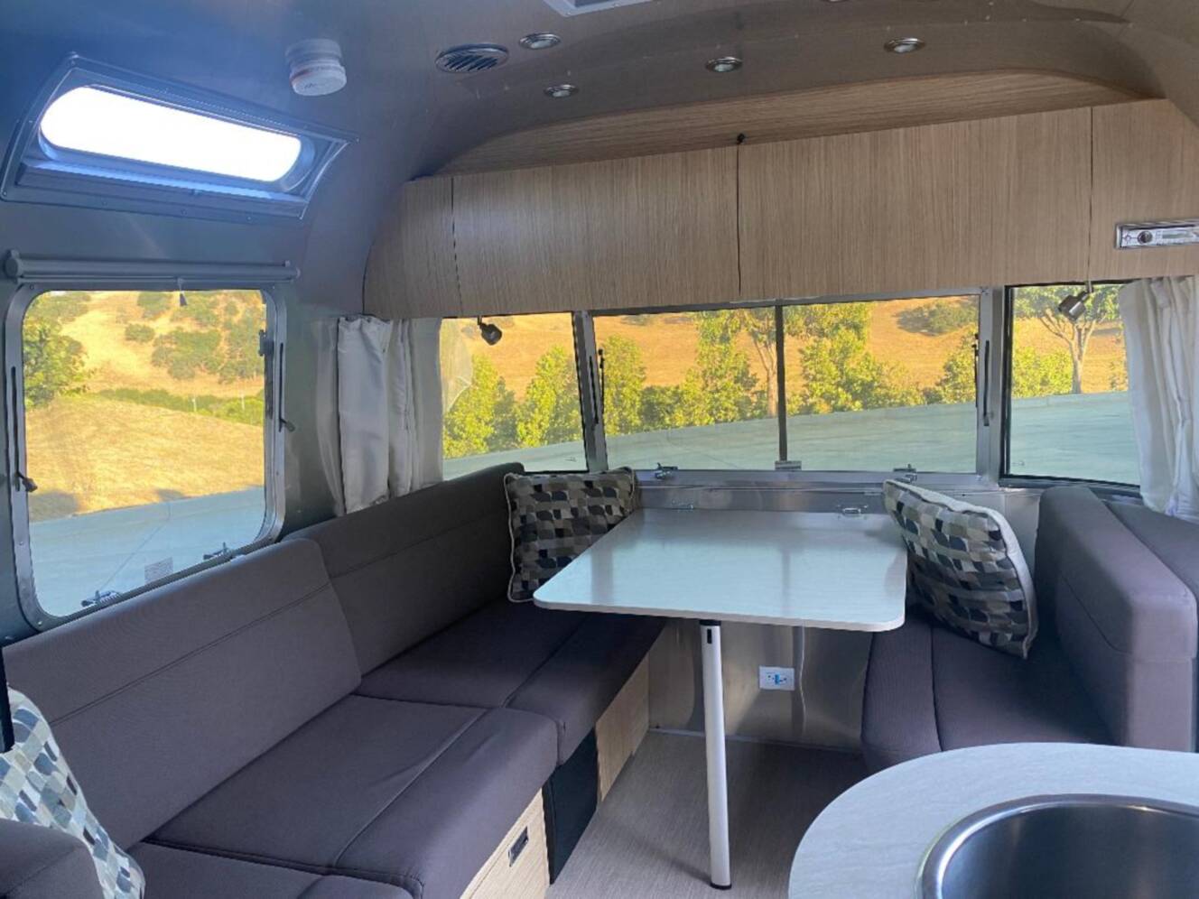 A photo of this 2019 Airstream FLYING CLOUD 25RB QUEEN