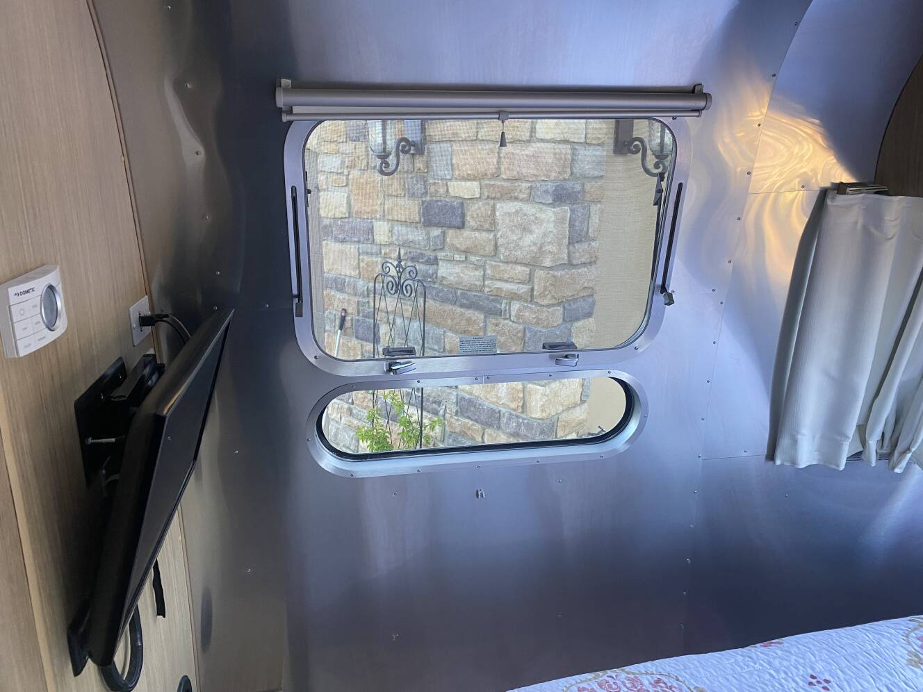 A photo of this 2019 Airstream FLYING CLOUD 25RB QUEEN