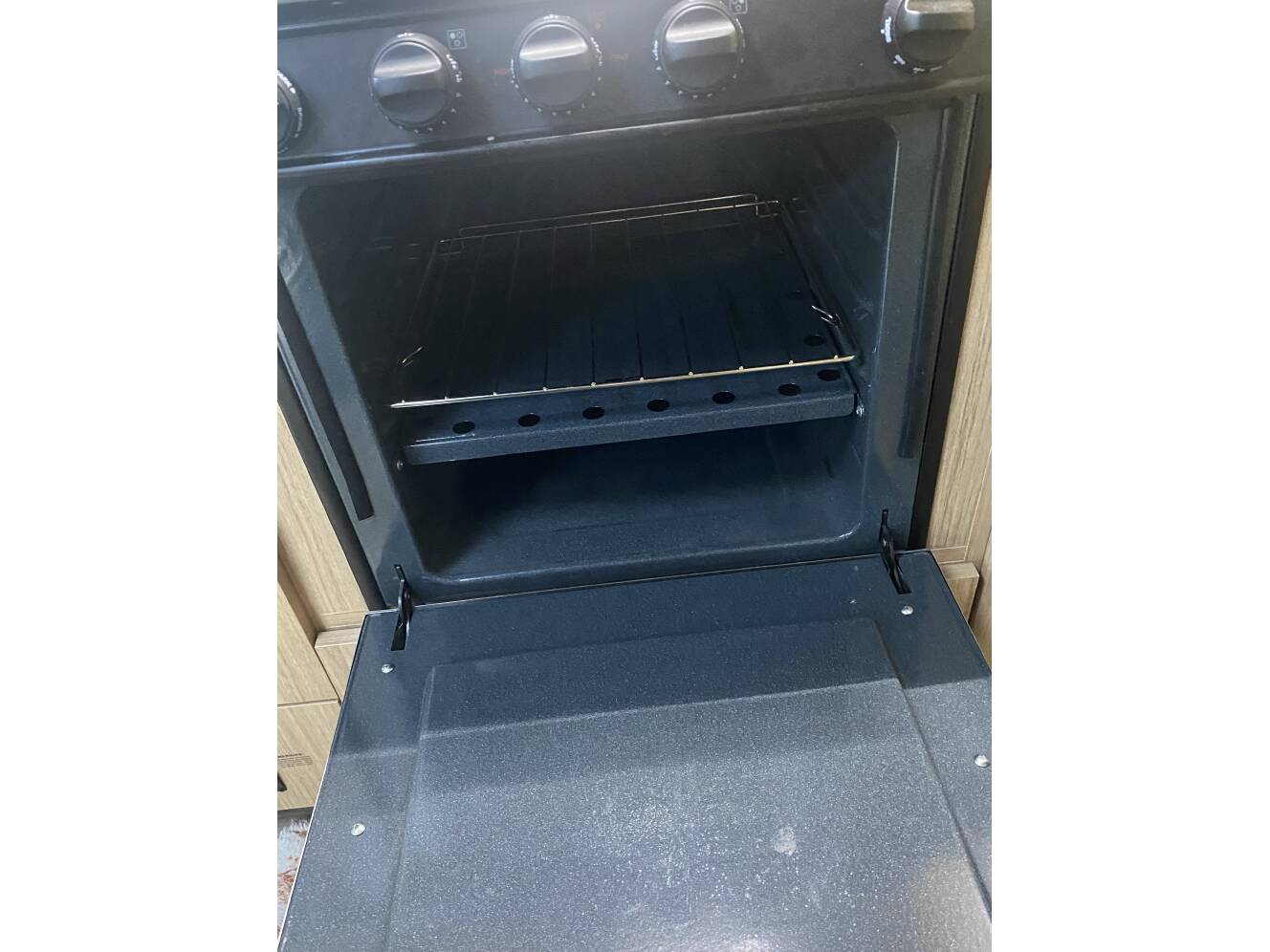 A photo of this 2019 Airstream FLYING CLOUD 25RB QUEEN