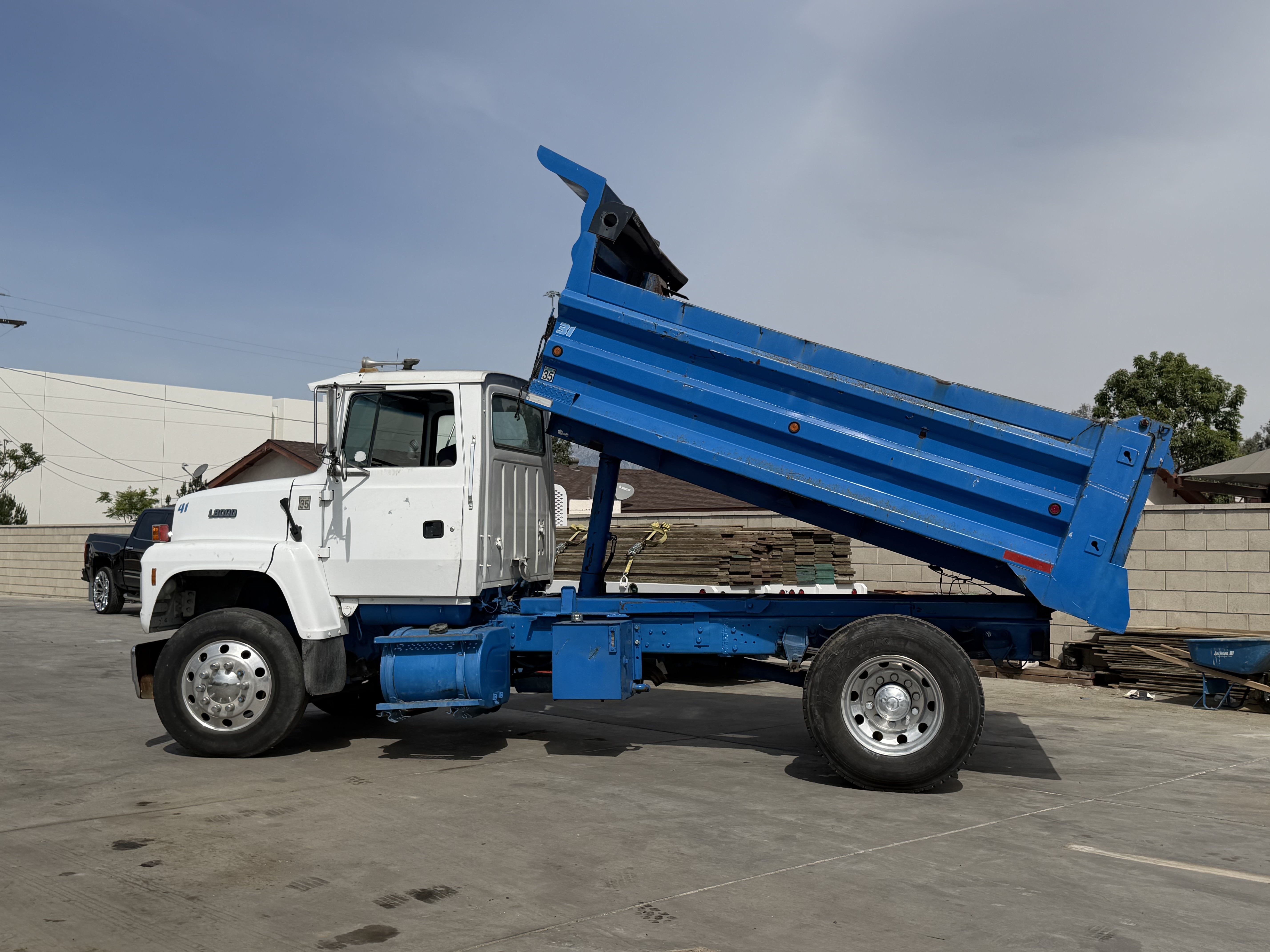 1995 FORD LN 8000 in Bloomington, CA