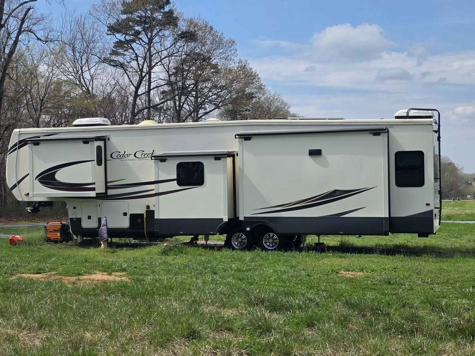2020 Forest River CEDAR CREEK SILVERBACK 37MBH in monroe NC
