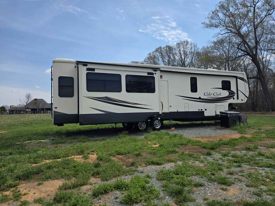 2020 Forest River CEDAR CREEK SILVERBACK 37MBH RV