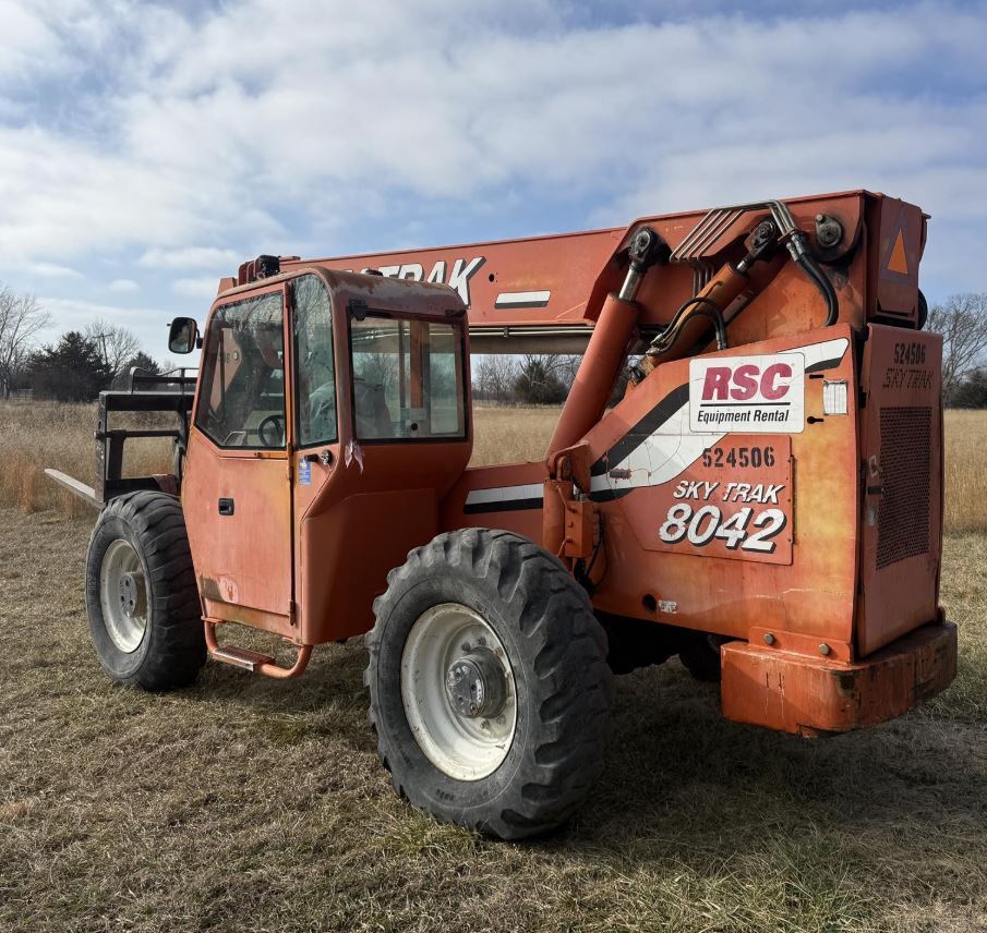 2005 SKYTRAK 8042 in Wakarusa, KS